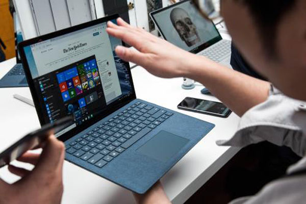 Microsoft trình làng mẫu máy tính xách tay với hệ điều hành mới